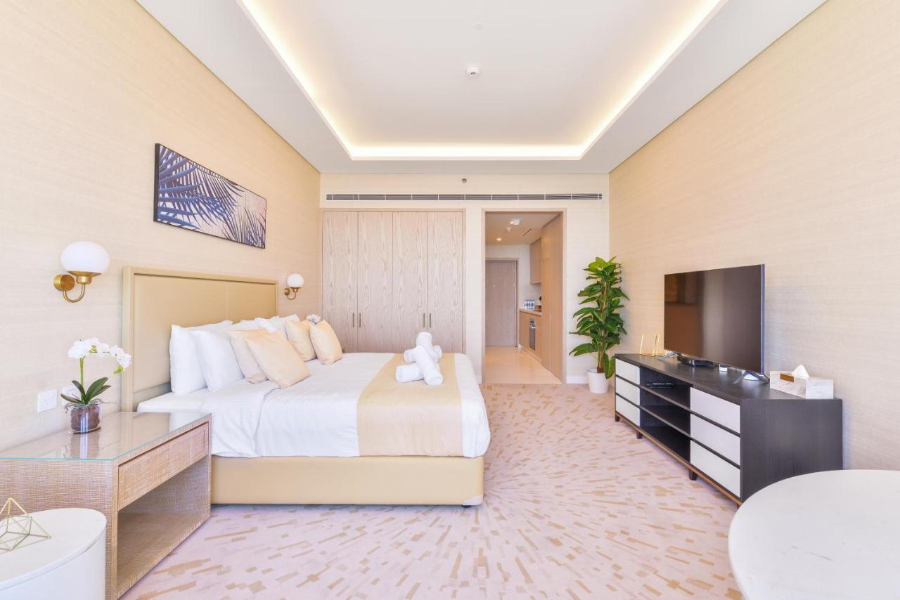 Ultra Luxury Palm Tower With Shared Facilities Dubai